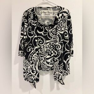 Onque Casuals Black and White Asymmetrical 3/4 Sleeve Blouse